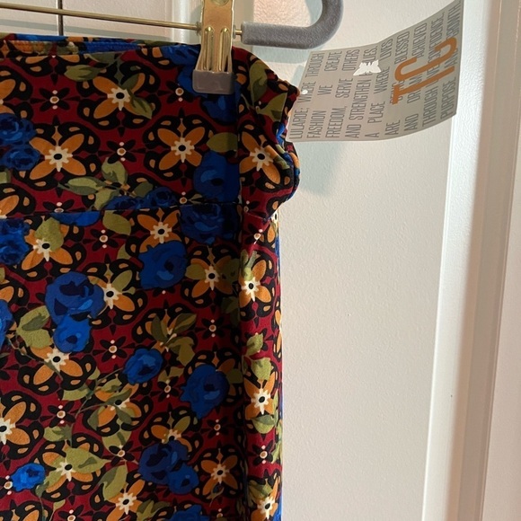 B2.12 NWT LULAROE TC Leggings ⢠Floral NWT - Picture 3 of 4